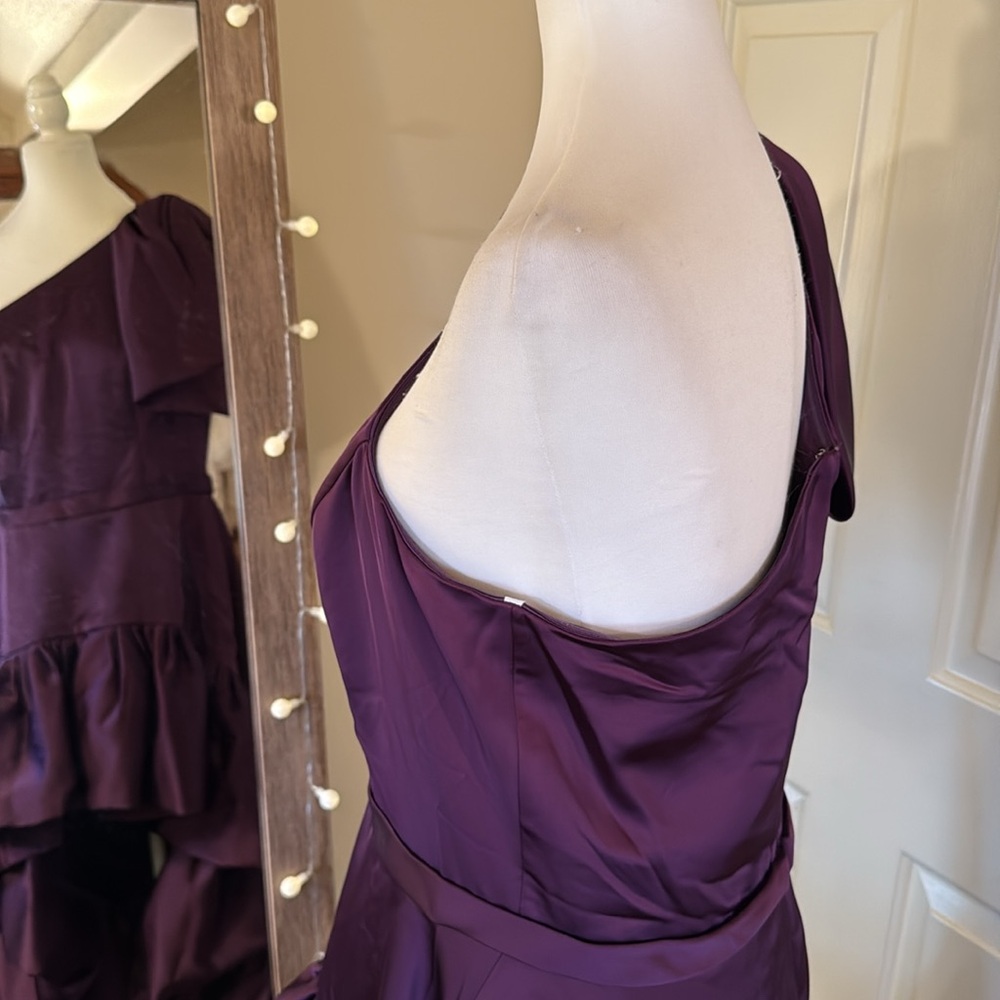 MAC DUGGAL
High Low Gown with Statement Bow - Picture 9 of 13